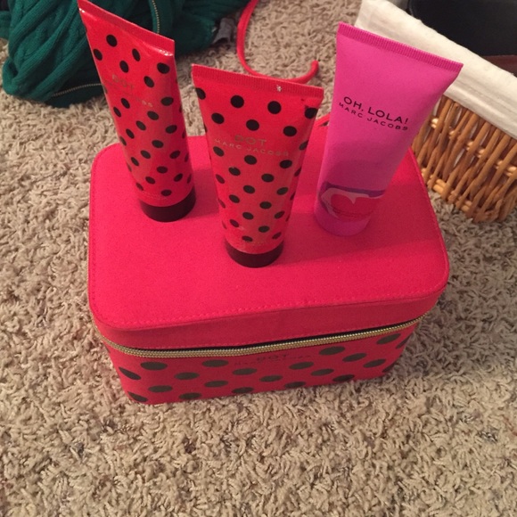 Marc Jacobs shower gels and 2 body lotions!