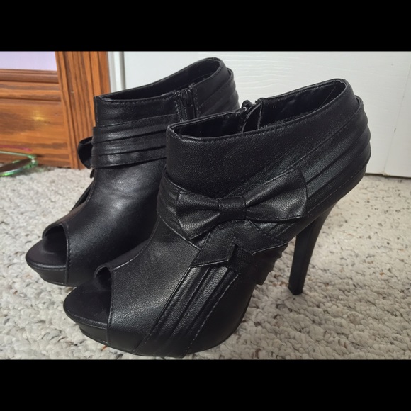 Black, open toed high heels