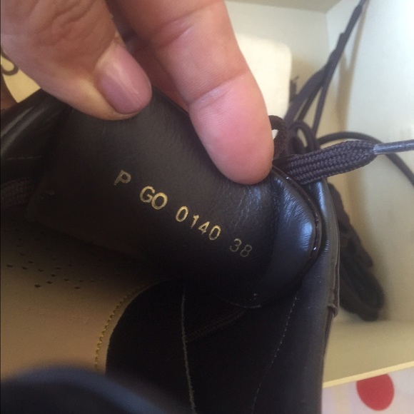 Tennis shoes Loui Vuitton used only 2 Times - Picture 2 of 4