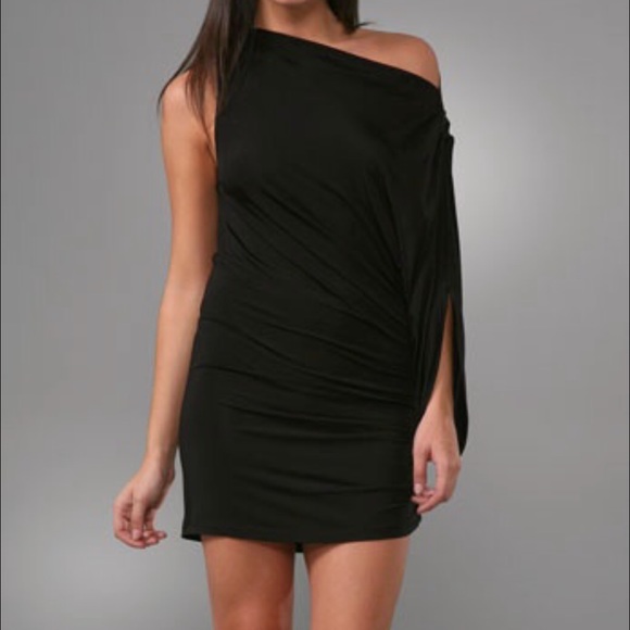 Alice + Olivia Dresses & Skirts - Alice + Olivia black one sleeve shoulder dress