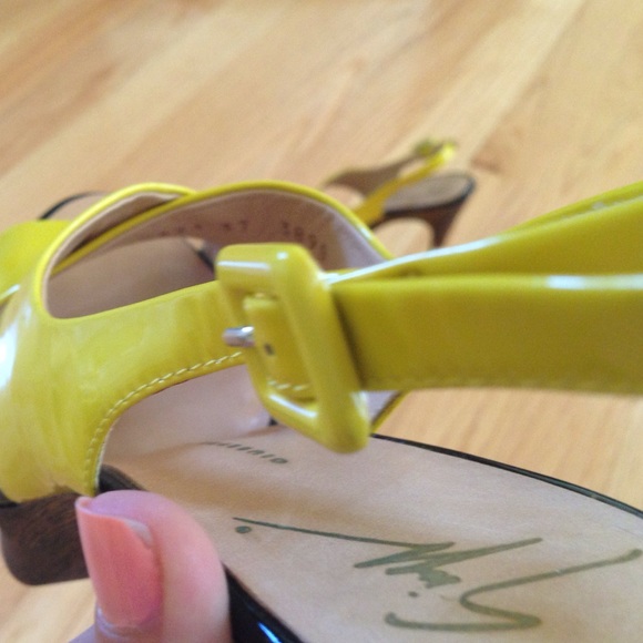 Brand new-never worn-Giuseppe Zanotti heels! - Picture 3 of 4