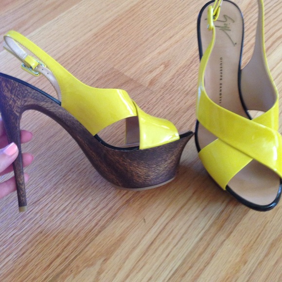 Brand new-never worn-Giuseppe Zanotti heels! - Picture 4 of 4