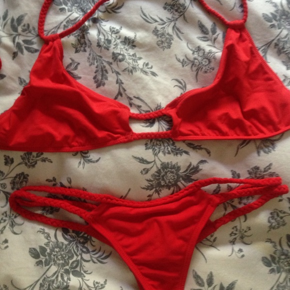 〰 SOLD 〰Red Oceanside top and bottom - Picture 1 of 4