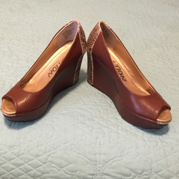 Kenneth Cole peep toe wedge..worn once