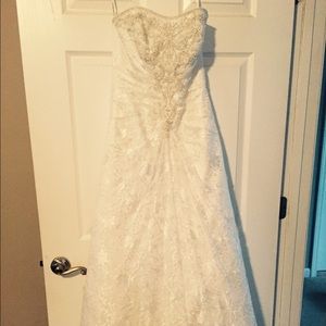 Lace wedding dress in excellent condition!
