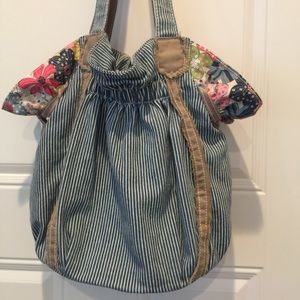 Thirty one canvas floral purse.
