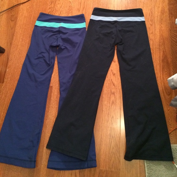 Two pairs of Lululemon groove pant leggings!! - Picture 1 of 4