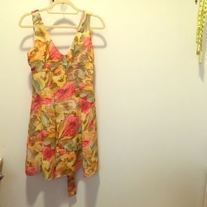 Vintage flower print dress. Size 6 (would fit a 4)