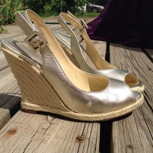 Gold wedges
