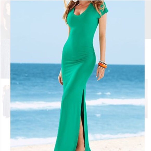 🎉🎉Beautiful green Maxi Dress with Slit!