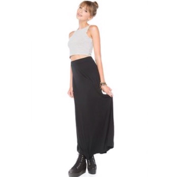 Brandy Melville Dresses & Skirts - ❤️GORGEOUS BRANDY MELVILLE SKIRT❤️