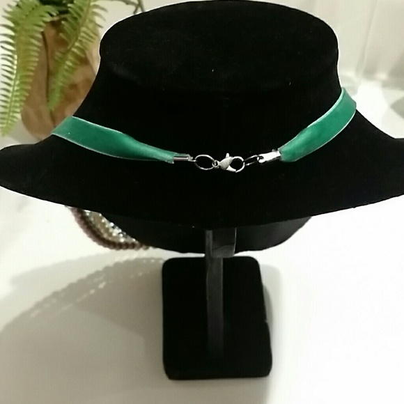 Pastel Pearl and Crystal Necklace on Velvet Ribbon - Picture 3 of 3