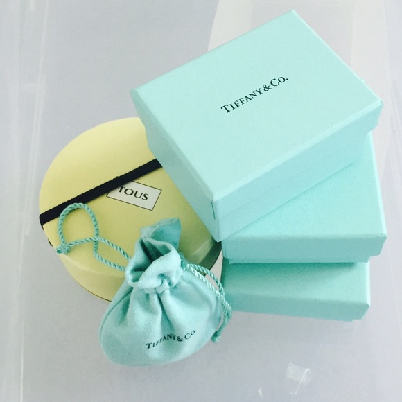 2 jewelry boxes+ pouch