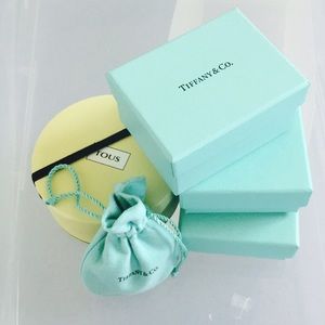 2 jewelry boxes+ pouch