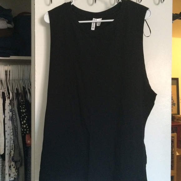 Black Muscle Tee