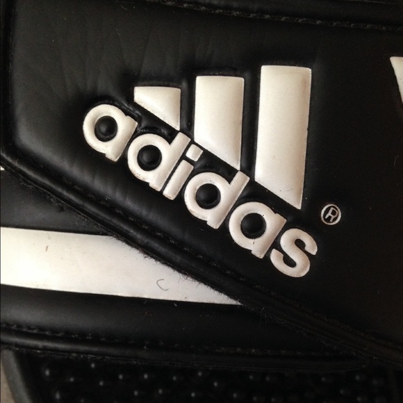 Adidas Slides - FIT SMALL - Picture 3 of 3