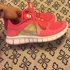 PINK NIKE FREE RUN 3