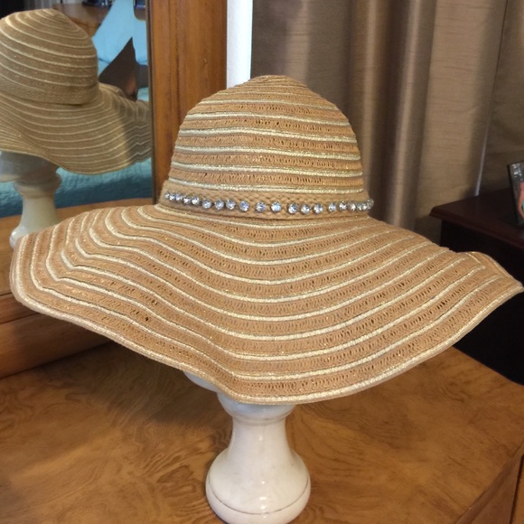 Loft beach hat