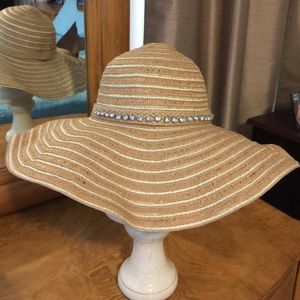 Loft beach hat