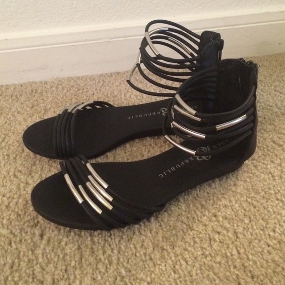 Rock & Republic Shoes - Black and silver gladiator sandals