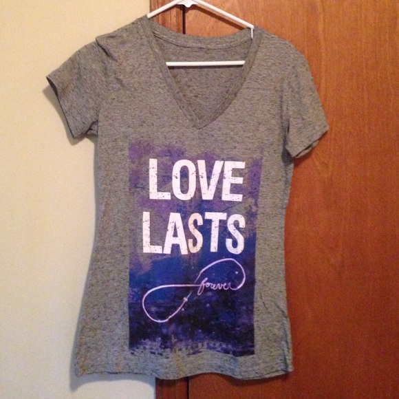 Rue21 vneck tee