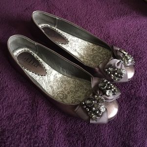 Dark silver flats with jeweled bow
