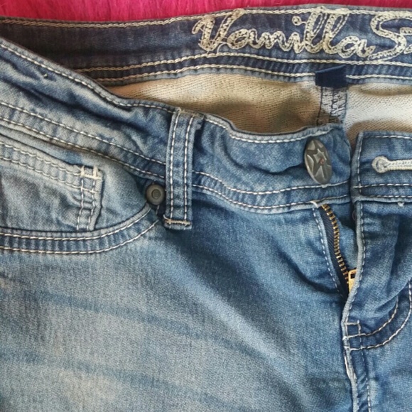 Vanilla Star light washed Jean's - Picture 2 of 4