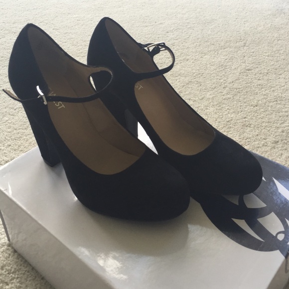 Nine West black strappy heels