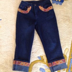 DG Jeans with embroidered in dark blue Capri style