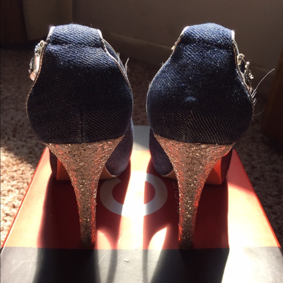 Guess heels. Women Sz 8. - Picture 4 of 4
