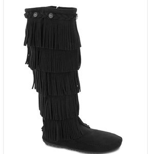 FALL IS HERE! Minnetonka 5 Layer Fringe Boots! 🍂