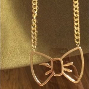 Gold blow necklace
