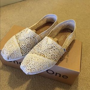 Women's crochet Tom's