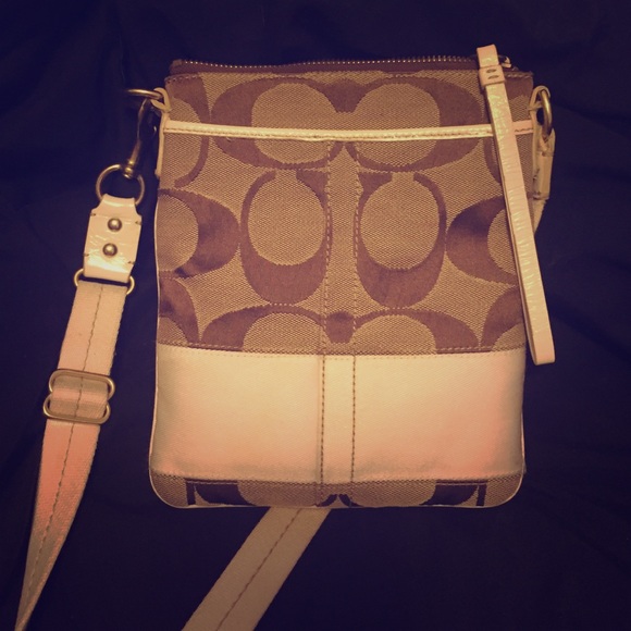 Coach Handbags - CROSS BODY AUTHENTIC COACH PURSE