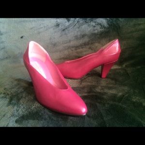 Vintage red Enico Gianni Pasquetti kitty heels