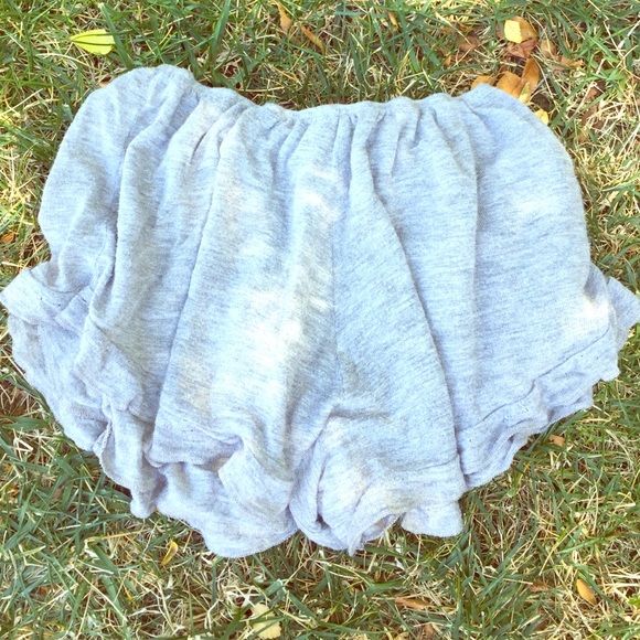 BRAND MELVILLE grey shorts