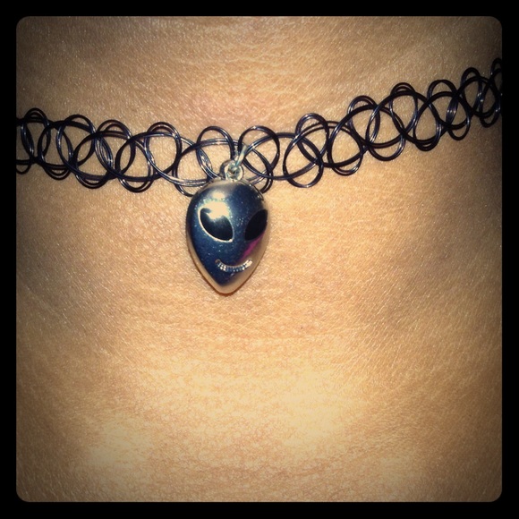 Alien chocker - Picture 1 of 2