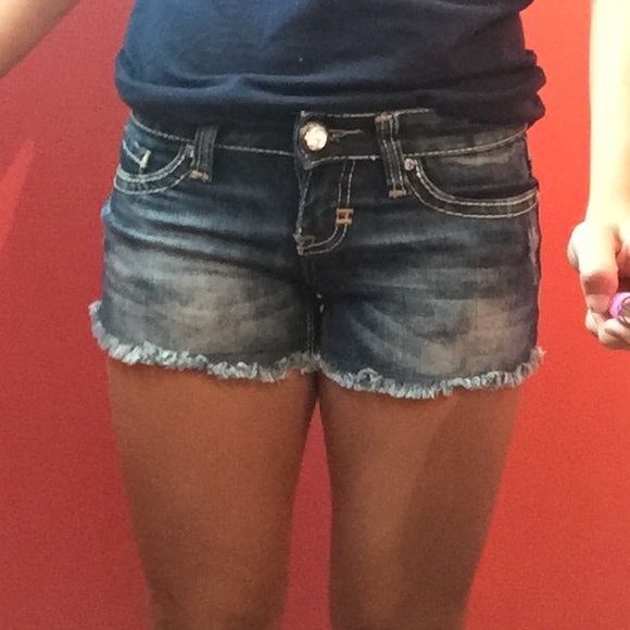 Shorts - Picture 3 of 3