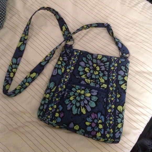 Vera Bradley crossover purse 😇