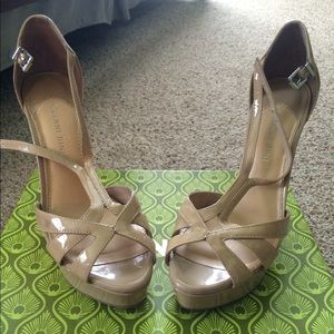 Size 7.5 Gianni Binni strappy beige heels