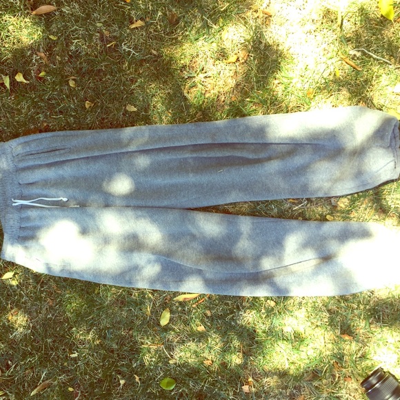 BRANDY MELVILLE!!!!!! grey sweats