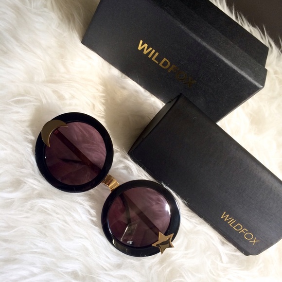 Wildfox Luna Sunglasses - Picture 2 of 4