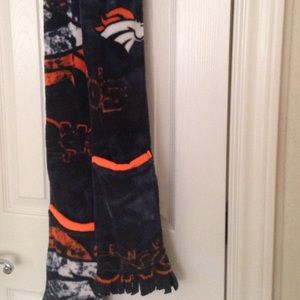 🏈 Denver Broncos scarf