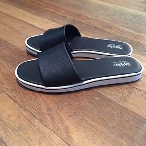 Genice slide sandals