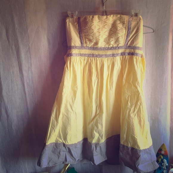 Cute strapless yellow/grey sundress. - Picture 1 of 4