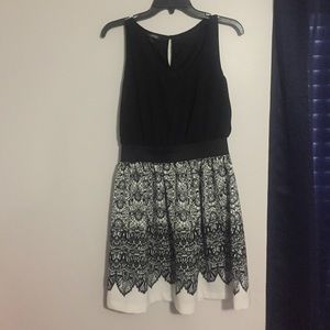 🍁NOVEMBER SALE🍁 White and Black Dress