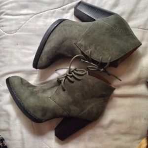 Hunter green with lace boots/booties, fall ready!