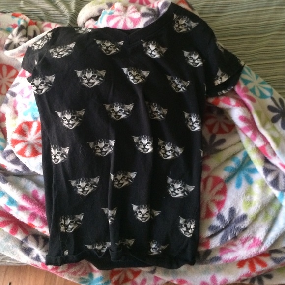Cat v-neck