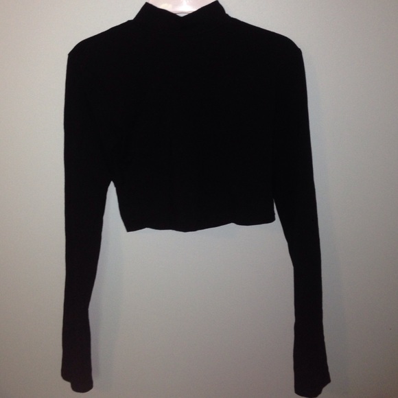 Lon sleeve turtle neck crop top
