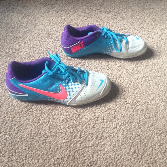 Nike indoor soccer cleats / tennis shoes